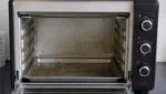 Minibackofen innen saeubern: So entfernen Sie Backrueckstaende und Fett effizient